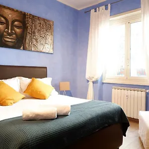The Blue Strawberry House In San Giovanni Appartement